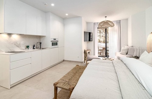 Historic Center of Estepona Apartment | A3- SeaClub Suites by Roomservices