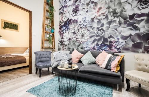 Palace District Apartment | A9 Houseleek Astoria