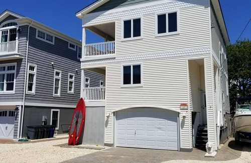 North Beach Haven House | AAA+, Heated Pool, Roof Top Pool Table