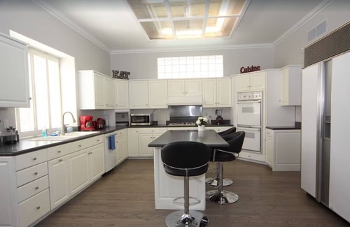 The Section Seven House | AAA+ LUXE ESTATE 4600 SQ FT, 6 Cal King Beds, Pool/Spa, Close 2 Strip, Summerlin