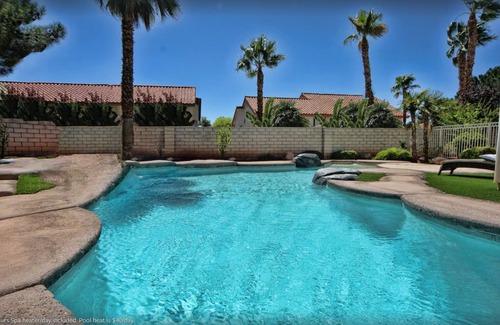 The Section Seven House | AAA+ LUXE ESTATE 4600 SQ FT, 6 Cal King Beds, Pool/Spa, Close 2 Strip, Summerlin