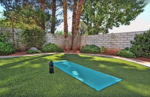 The Section Seven House | AAA+ LUXE ESTATE 4600 SQ FT, 6 Cal King Beds, Pool/Spa, Close 2 Strip, Summerlin