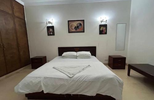 Green Park Bed & Breakfast | Aadarani Guest House