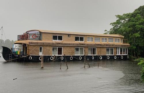 Muhamma Boat Rental | Aarush road lines and holidays