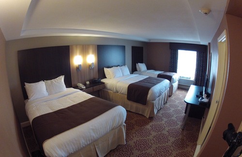 Niagara Falls Hotel | AAshram Hotel by Niagara River