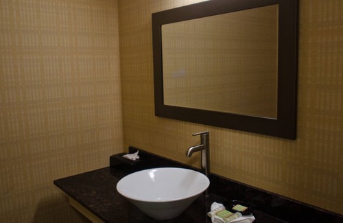 Niagara Falls Hotel | AAshram Hotel by Niagara River