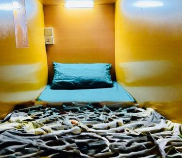 Al Mankhool House | AAVHR Youth Holiday Home Near Burjuman Metro Station