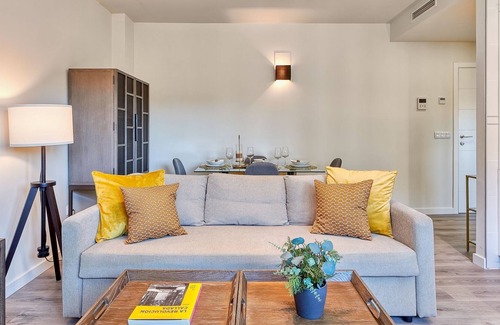 Cruz de Humilladero Apartment | AB Vialia Estación, Parking and Pool