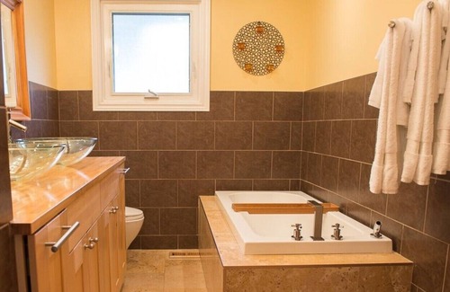 Historic Old Town Cottage | "Abbey Cottage" Beautiful Updated Modern Cottage