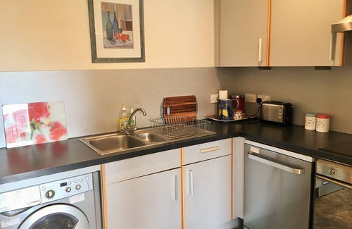 Edinburgh Apartment | Abbey- Nice Edinburgh CityCenter Apartment