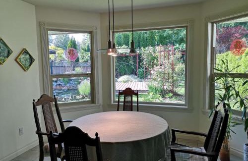 Maple Ridge Bed & Breakfast | Abbie's Cozy Single Rooms