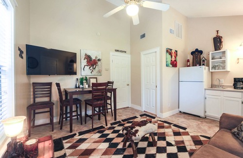 Fredericksburg Cottage | Abby's Place 5 - Cowgirl Up!