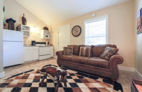Fredericksburg Cottage | Abby's Place 5 - Cowgirl Up!