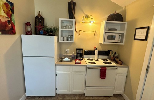 Fredericksburg Cottage | Abby's Place 5 - Cowgirl Up!