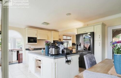 Goxhill Villa | Aberfall Villa Pool Hot Tub Saunas Gym Cinema Gdns