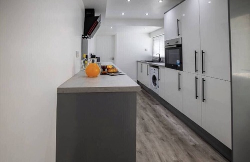 Middlesbrough House | Abingdon House | 4BDR | 4 Ensuite | Workstays UK