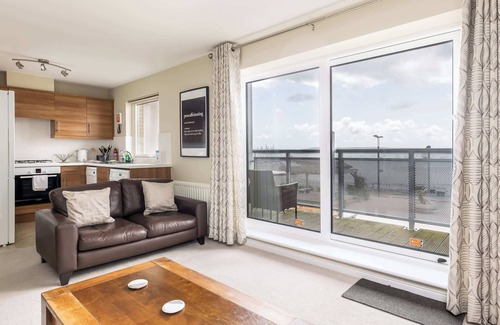 Hamworthy Apartment | About Tern - 10-Minute Walk to Poole Quay