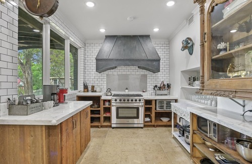 Hudson Bend House | Above Escape LT I Lake Travis I Pool&Spa I Services I Pets