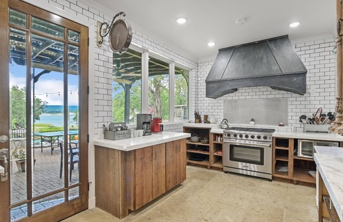 Hudson Bend House | Above Escape LT I Lake Travis I Pool&Spa I Services I Pets