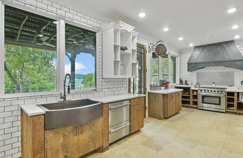 Hudson Bend House | Above Escape LT I Lake Travis I Pool&Spa I Services I Pets