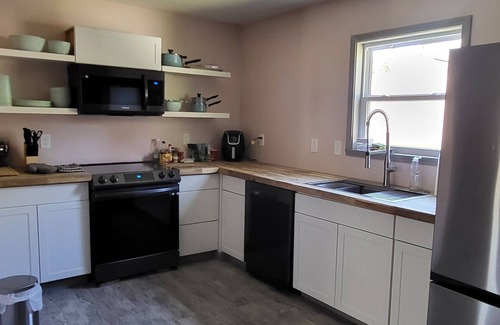 Columbia Apartment | Above Garage Apartment - Fully Equipped 2 bedroom, 1 bath.
