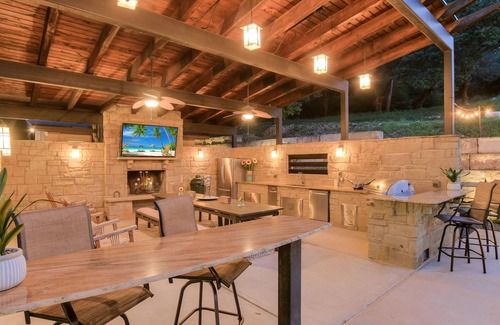 Austin House | Above Hillside Oasis I Pool&Spa I Outdoor Entertaining I Luxury Services