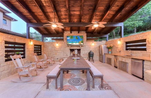 Austin House | Above Hillside Oasis I Pool&Spa I Outdoor Entertaining I Luxury Services