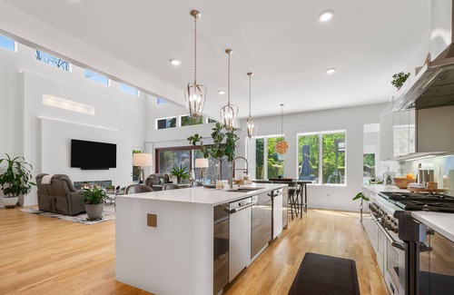 Oak Hill House | Above Nashville Contemporary I Pool&Spa | ModernI Pet FriendlyI Luxe Services