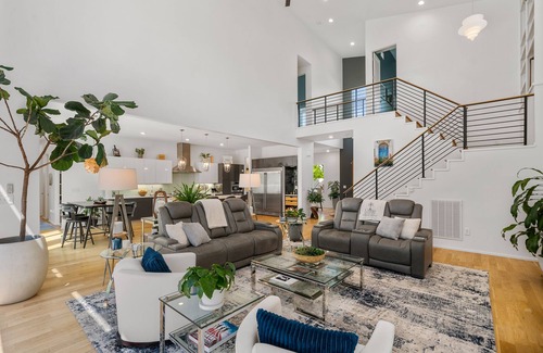 Oak Hill House | Above Nashville Contemporary I Pool&Spa | ModernI Pet FriendlyI Luxe Services