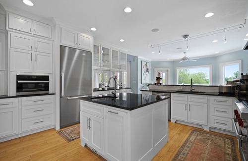 Gallatin House | Above Nashville Lakeside Oasis I Lakefront | Pool&Spa | Game Room I Services