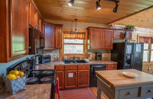 West Jefferson Cabin | Above the River | 5 Min. Walk to Water | Hot Tub & Family Game Room