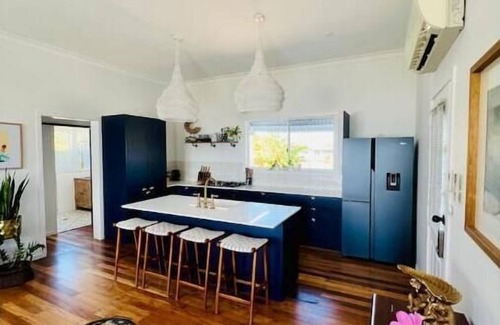 Bowen Town Center House | Absolute Beachfront Bowen Beach House-family time