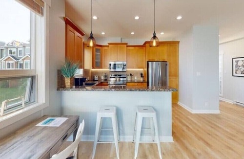 Sooke House | Absolute Oceanfront - Stunning Views From Every Room