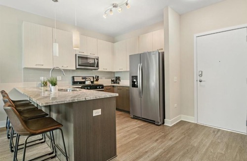 Forestview Apartment | Absolutely Beautiful and Artsy 2BR Apartment in Oakbrook OAK18