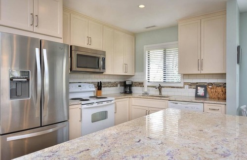 Caswell Beach Condo | Absolutely Beautiful 3BR/2BA, Caswell Beach Condo-POOL & Golf-Sleeps8