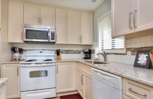 Caswell Beach Condo | Absolutely Beautiful 3BR/2BA, Caswell Beach Condo-POOL & Golf-Sleeps8
