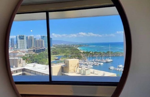 Waikiki Apartment | Absolutely Ocean View - Great Location - Legal - Free Parking