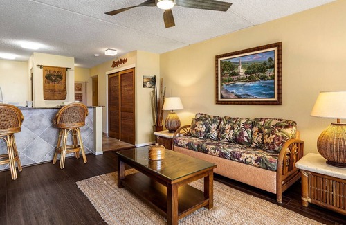 Historic Kailua Village Condo | 🏖️AC | Easy Walk to Restaurants Shopping | Concierge Included