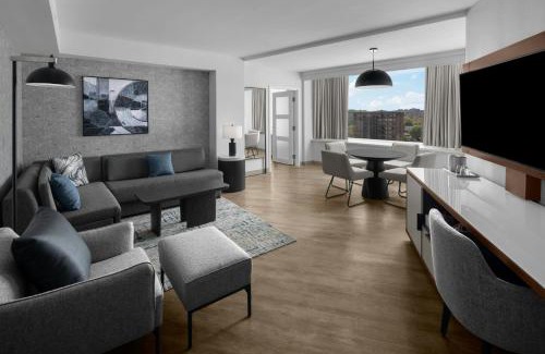 Crystal City Hotel | AC Hotel Arlington National Landing