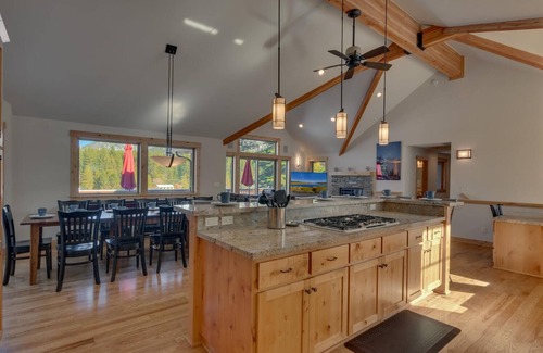 Montgomery Estates House | AC, Slot Machine, Skeeball, Bubble Hockey, Shuffleboard, Spa, +Meadow Views – Meadow View Estate