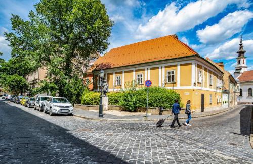 Castle Hill Bed & Breakfast | Academy Pension