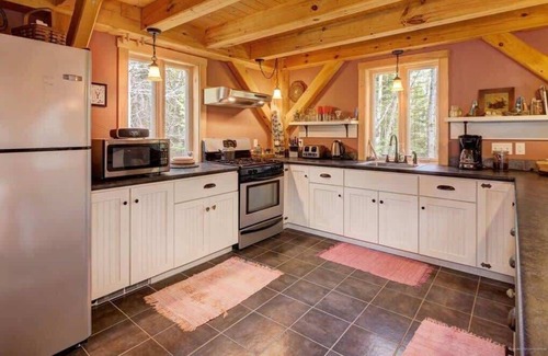 Lamoine Beach Cottage | Acadia Lobsterman's Secret Cottage