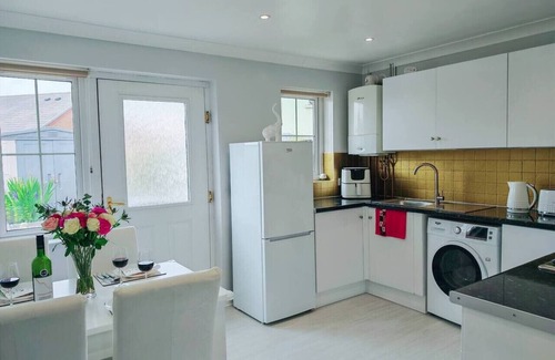 Port Talbot House | Accessible beach bungalow near Aberavon