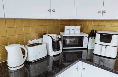 Port Talbot House | Accessible beach bungalow near Aberavon
