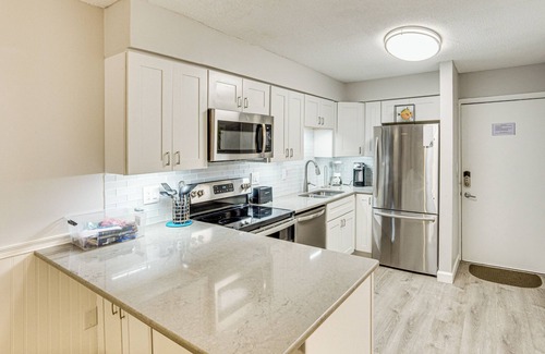 Folly Field Condo | Access to Folly Field Beach & Pools: Coastal Condo