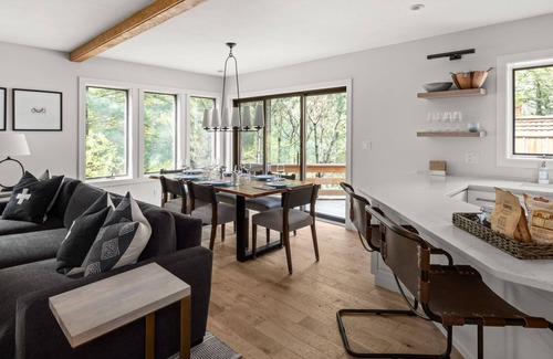 Stowe Area Condo | Access to Heated Pool/Hot Tub & Close to Stowe Mtn resort!