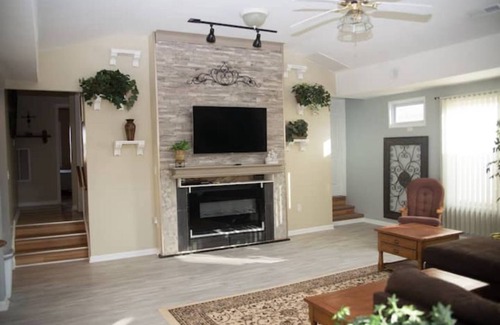 Cheektowaga House | Accessibility Haven! Close to Buffalo Airport!