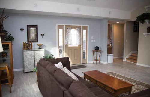 Cheektowaga House | Accessibility Haven! Close to Buffalo Airport!