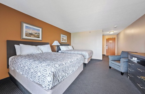 Put-in-Bay Hotel | Accessible 2 Queen Room