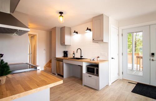 Saint-Leonard-de-Portneuf Ski Chalet | Accessible Trails with Private Hot tub and Firepit